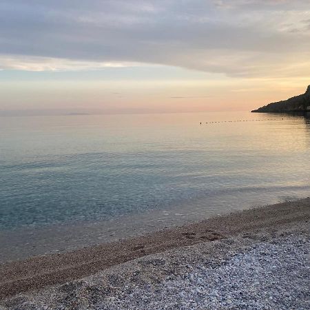 Wave N' Sea Apartments Himare Exterior foto