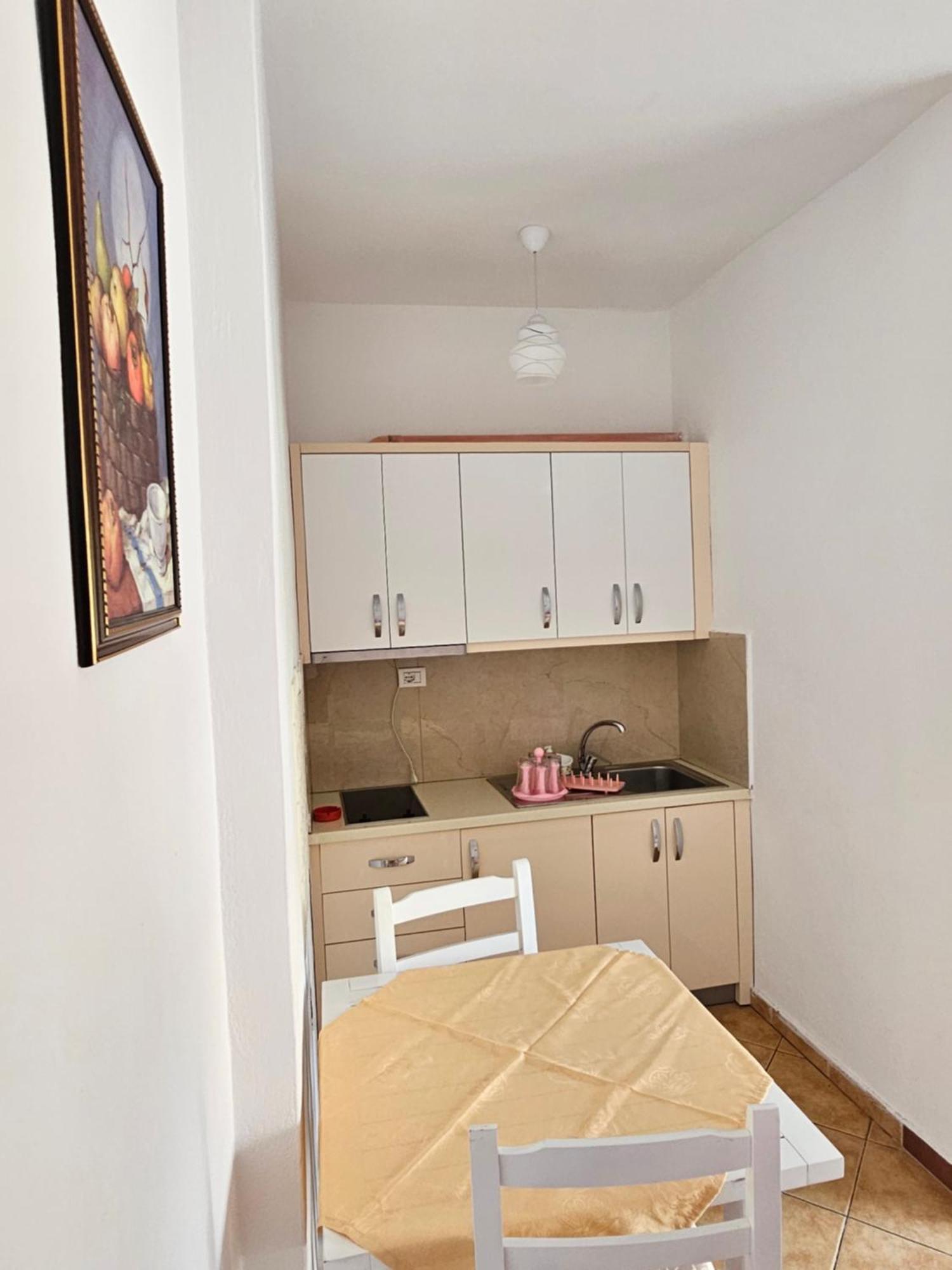 Wave N' Sea Apartments Himare Quarto foto